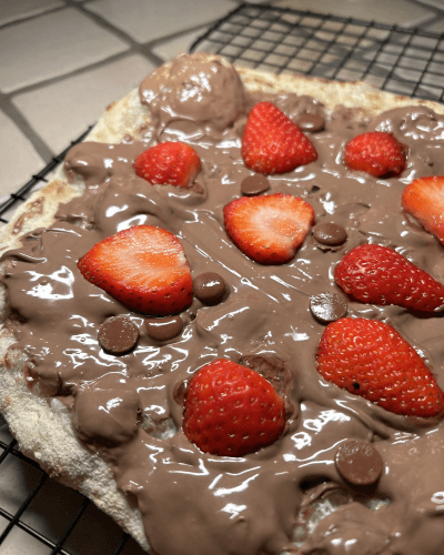 pizza-napolitana-doce-nutella-com-morango-chocolate